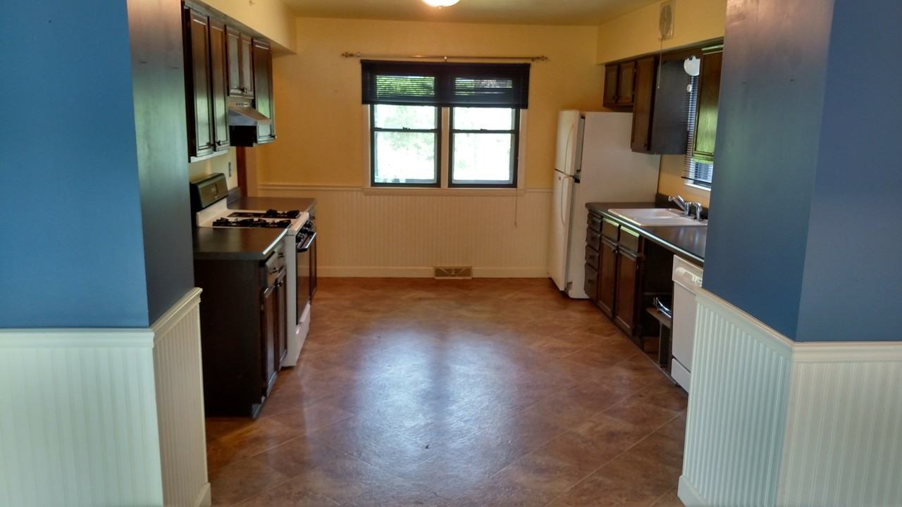 7025 S 20th St - Photo 2 of 8