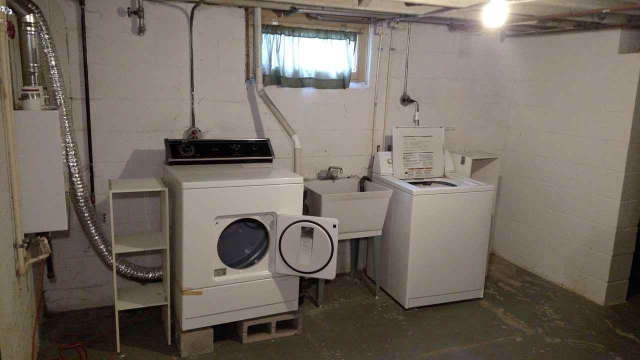 7025 S 20th St - Photo 3 of 8