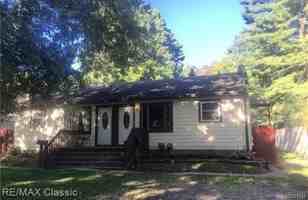 featured image of 212 Center St