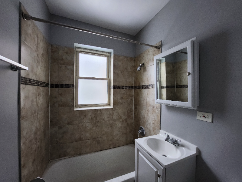 5911 W Huron St #2 - Photo 3 of 9