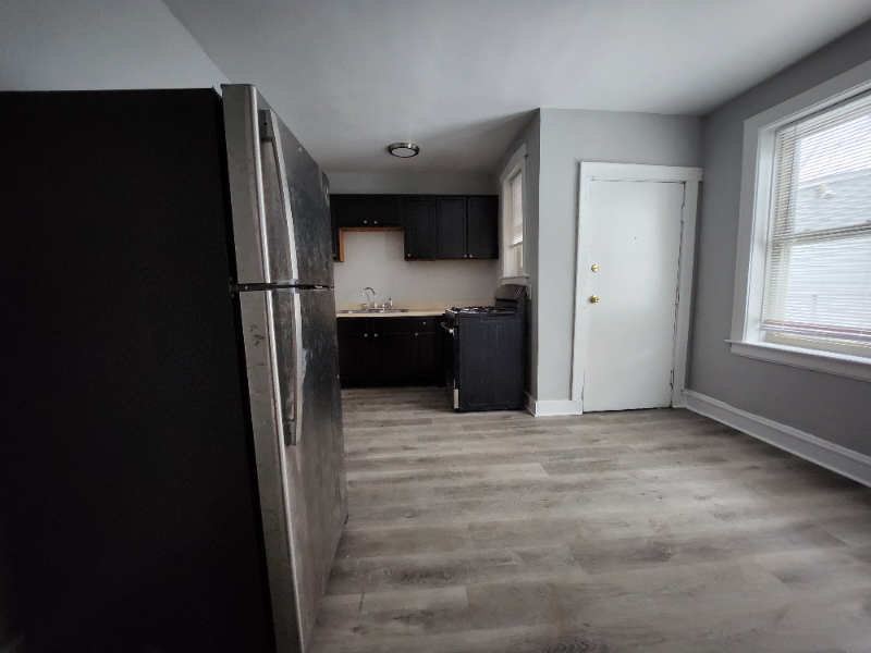 5911 W Huron St #2 - Photo 7 of 9