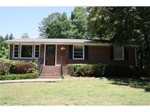 211 Willow St - Photo 2 of 15