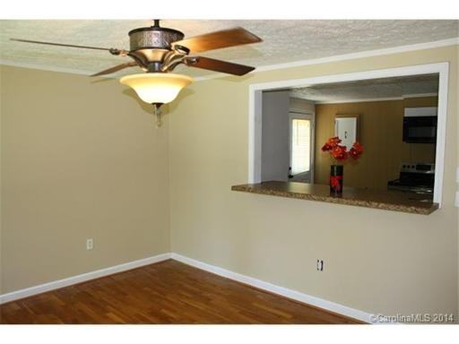 211 Willow St - Photo 3 of 15