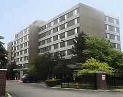 Elizabeth Lee Doles Manor - Photo 3 of 7