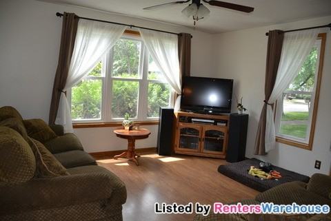 143 S Cedar St - Photo 2 of 10