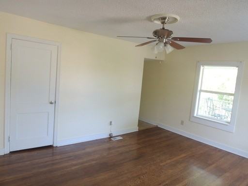 1510 Washington Pike - Photo 2 of 18