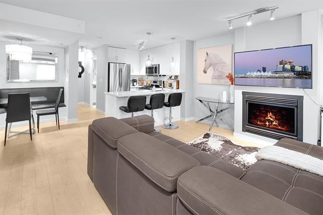 975 Richards Street #975