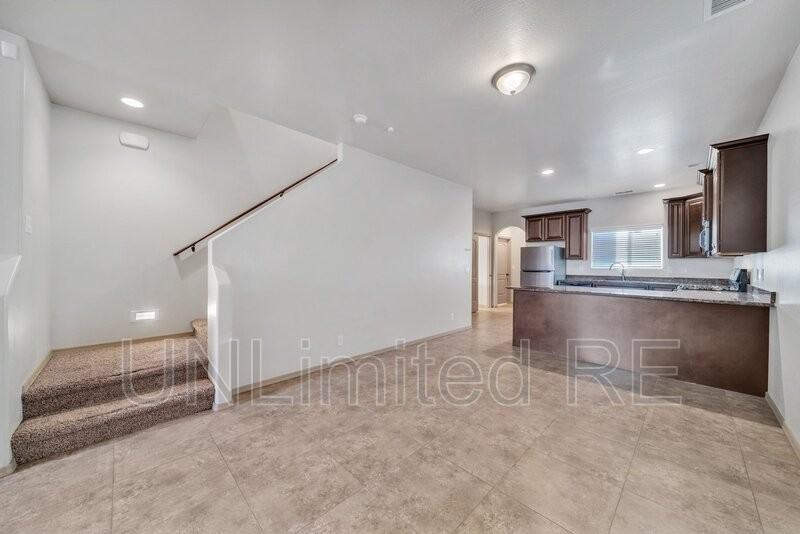 2805 S Flagstone Ln - Photo 4 of 22