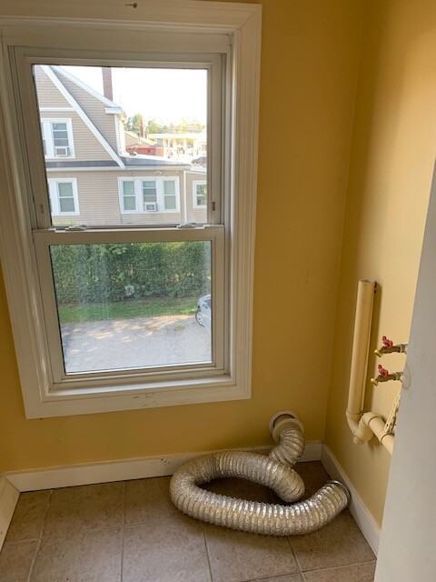 774 Bedford St - Photo 3 of 10