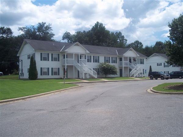 Flint Hill Pointe Apartments - Photo 2 of 6