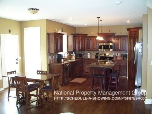9813 Brockway St - Photo 3 of 17