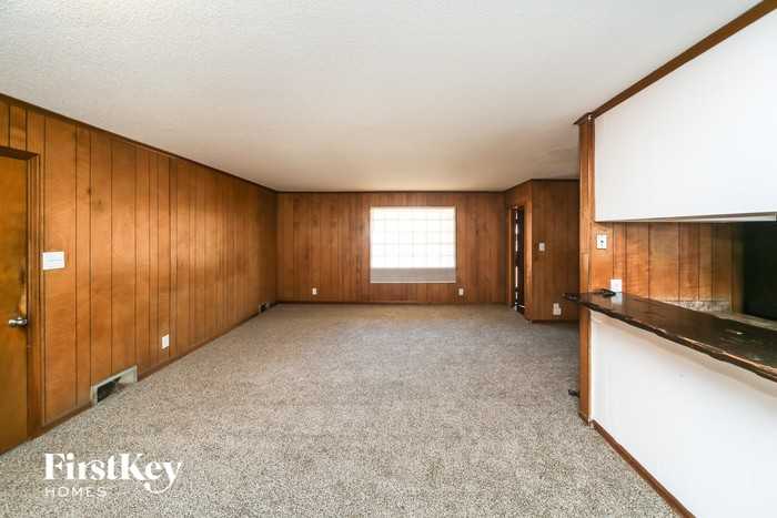 2643 Elmore Park Rd - Photo 3 of 15