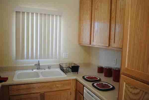 Hillcrest Court Apartments - Photo 3 of 5