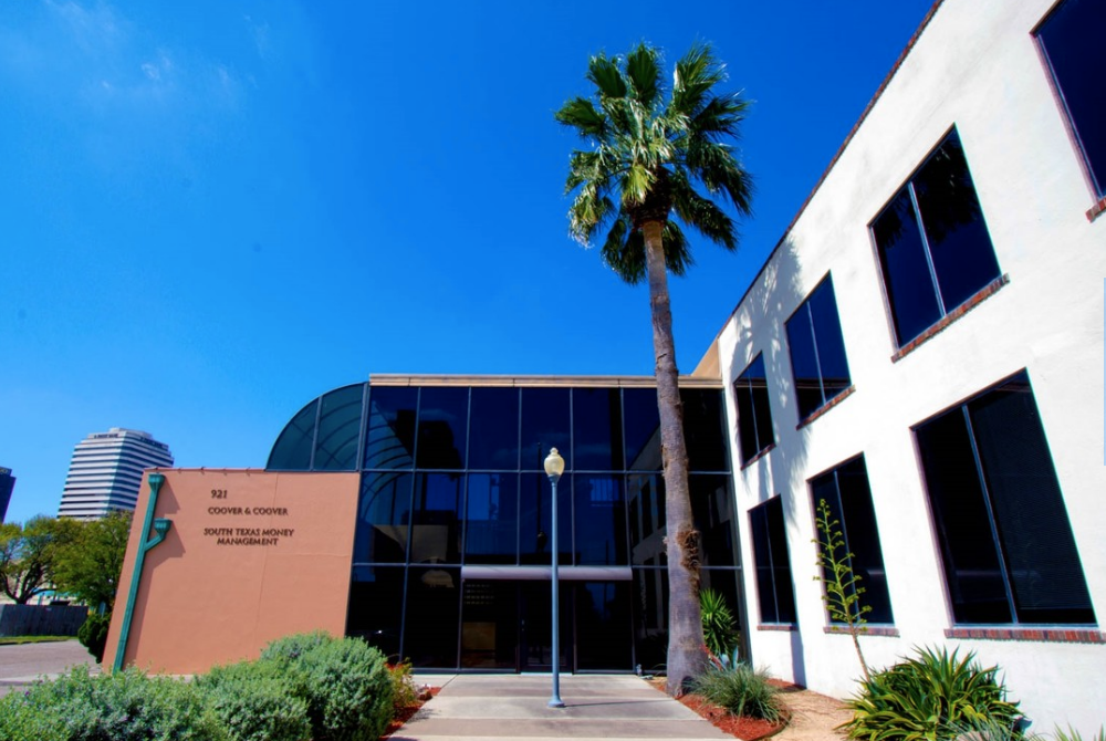 921 N Chaparral St #100 - Photo 4 of 8