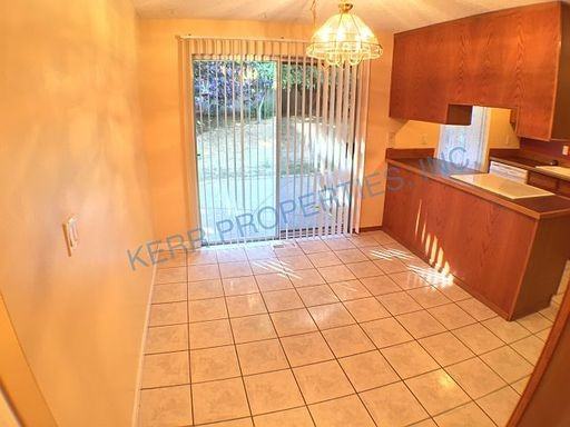 1582 NE 21st St - Photo 3 of 26