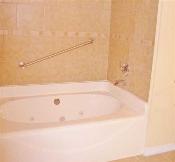 Oasis Sands Luxury Jacuzzi Beach Apts ( Apartments in Biloxi / Gulfport