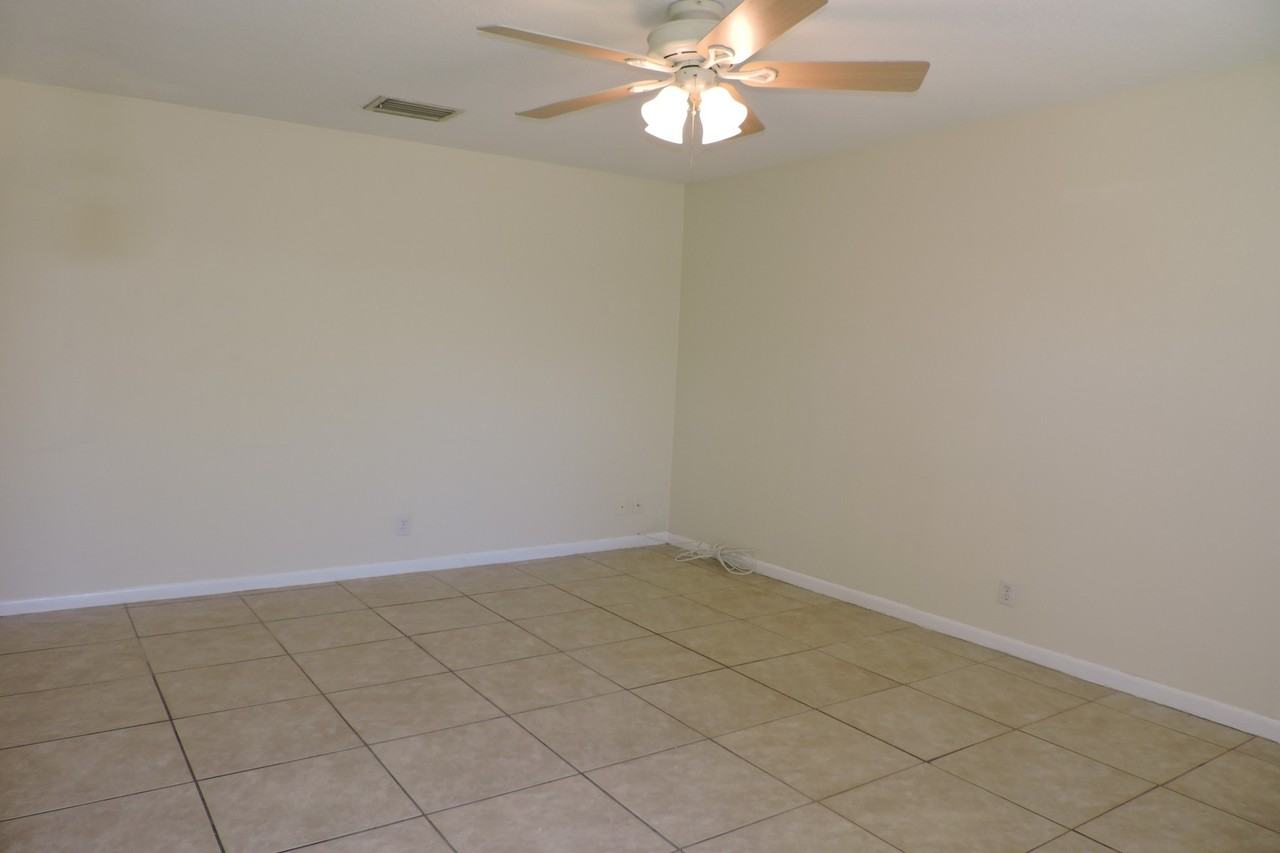 151 SW 15th St - Photo 3 of 12