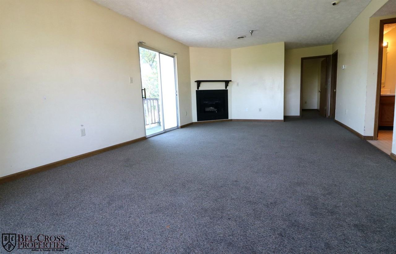 100 Stewart Lane - Photo 3 of 17