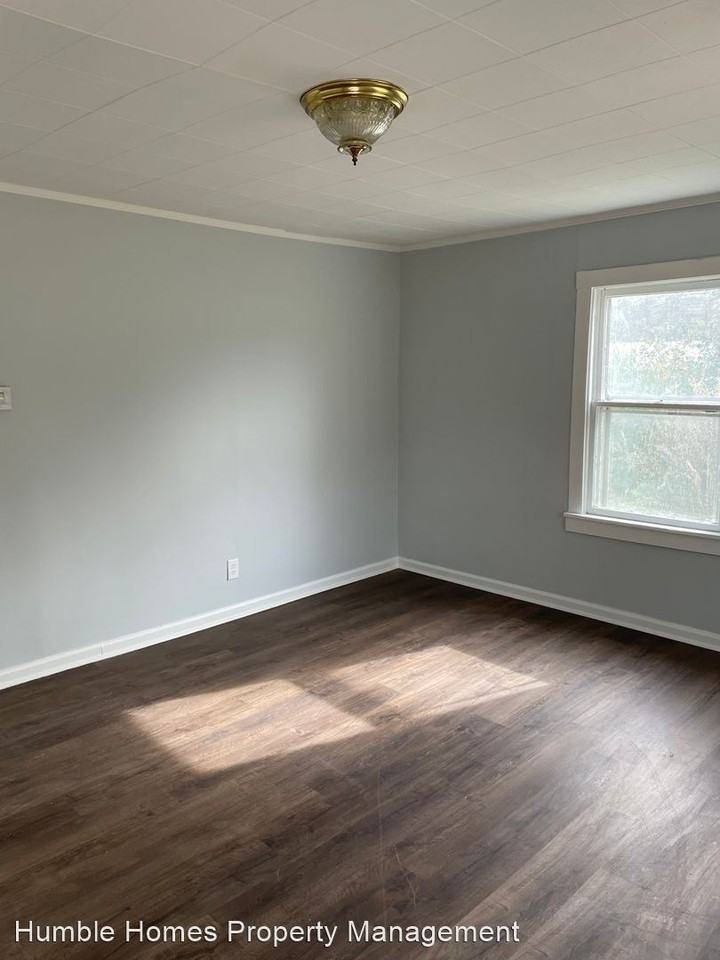 1778 Lewisburg Rd - Photo 2 of 8