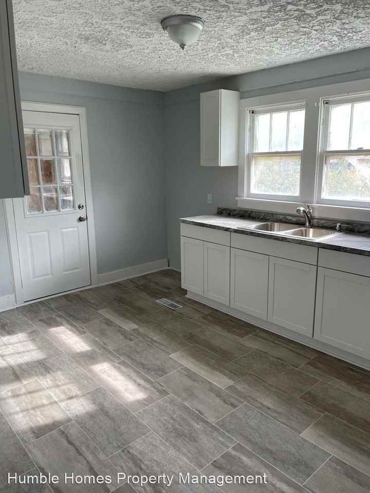 1778 Lewisburg Rd - Photo 3 of 8