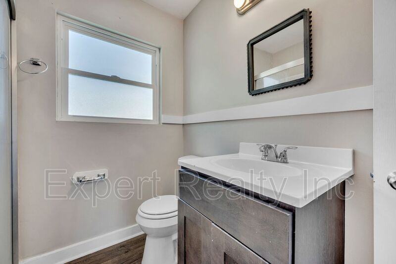 1045B 57th St W - Photo 3 of 6