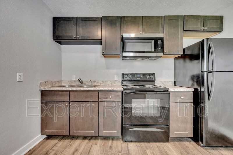 1045B 57th St W - Photo 5 of 6