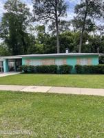 featured image of 212 W 42nd St