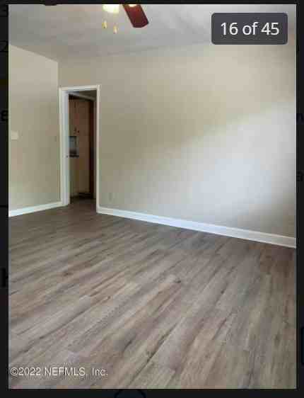 212 W 42nd St - Photo 5 of 31