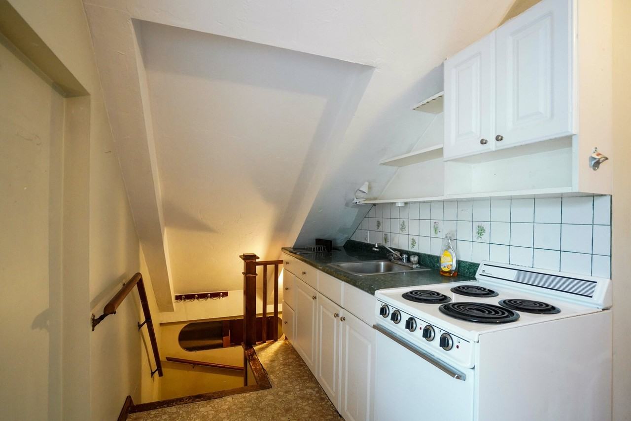 27 Oak Square Ave #3 - Photo 6 of 11