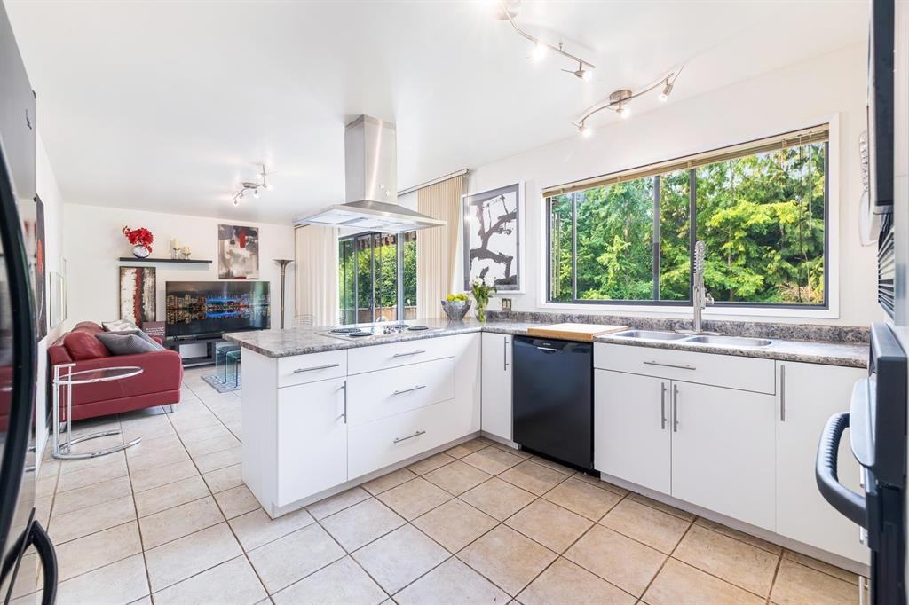 1409 Greenbriar Way - Photo 2 of 30