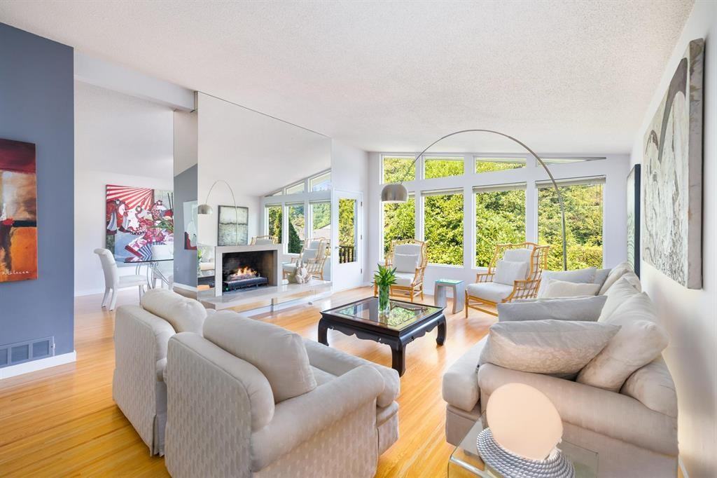 1409 Greenbriar Way - Photo 3 of 30