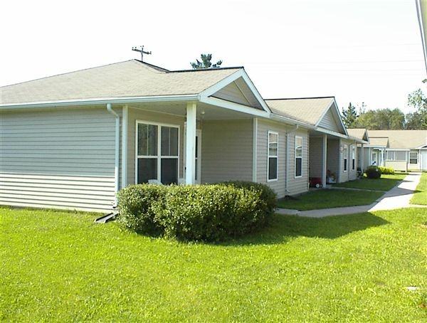 Pinewood Apartments - Photo 2 of 7