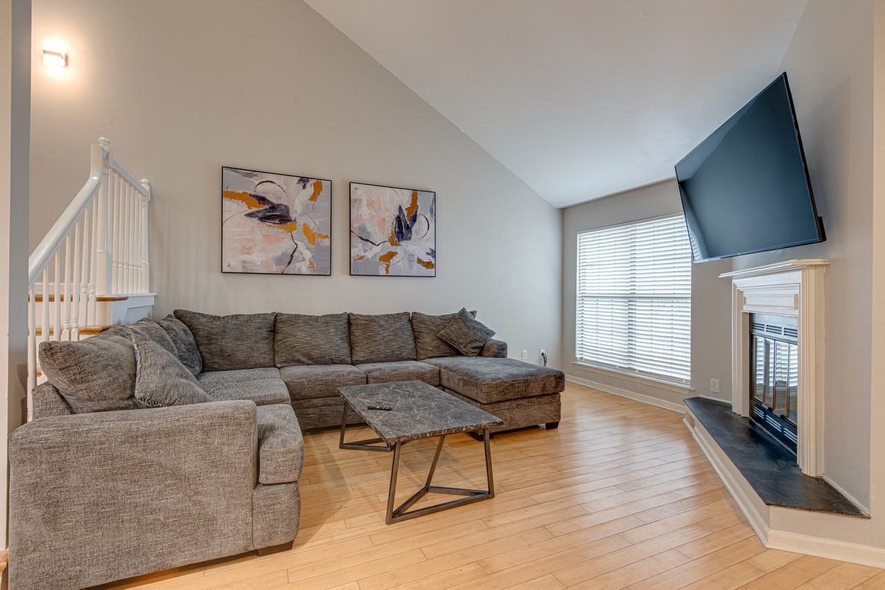 220 Glenstone Cir #220 - Photo 2 of 12