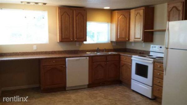 113 W Elm St - Photo 3 of 3