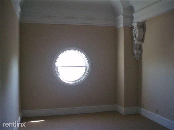 The Hannaford - Photo 3 of 4