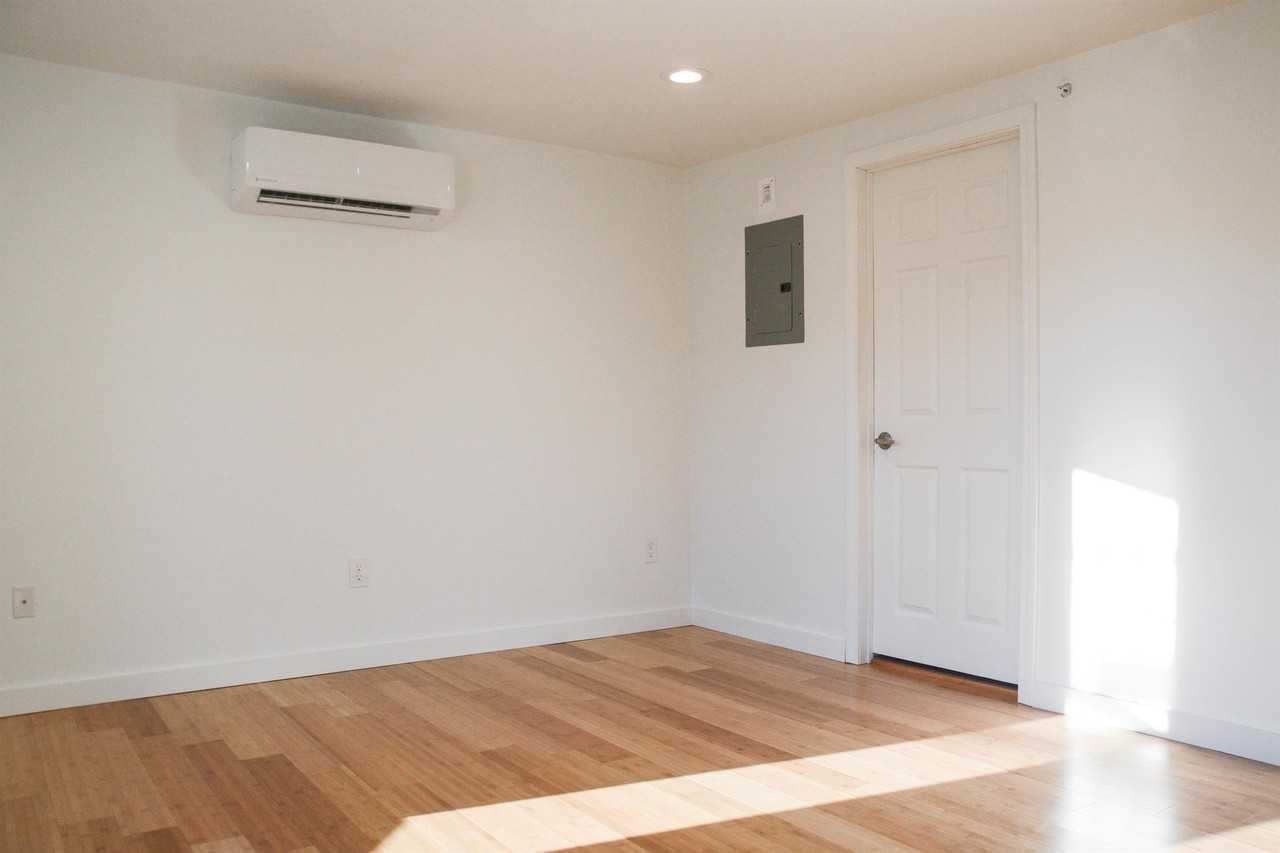 548 Main St #1 - Photo 4 of 21
