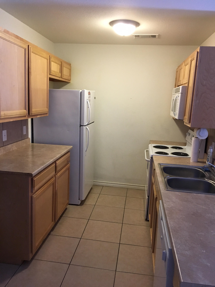 915 North 20th Street #915 - Photo 2 of 9