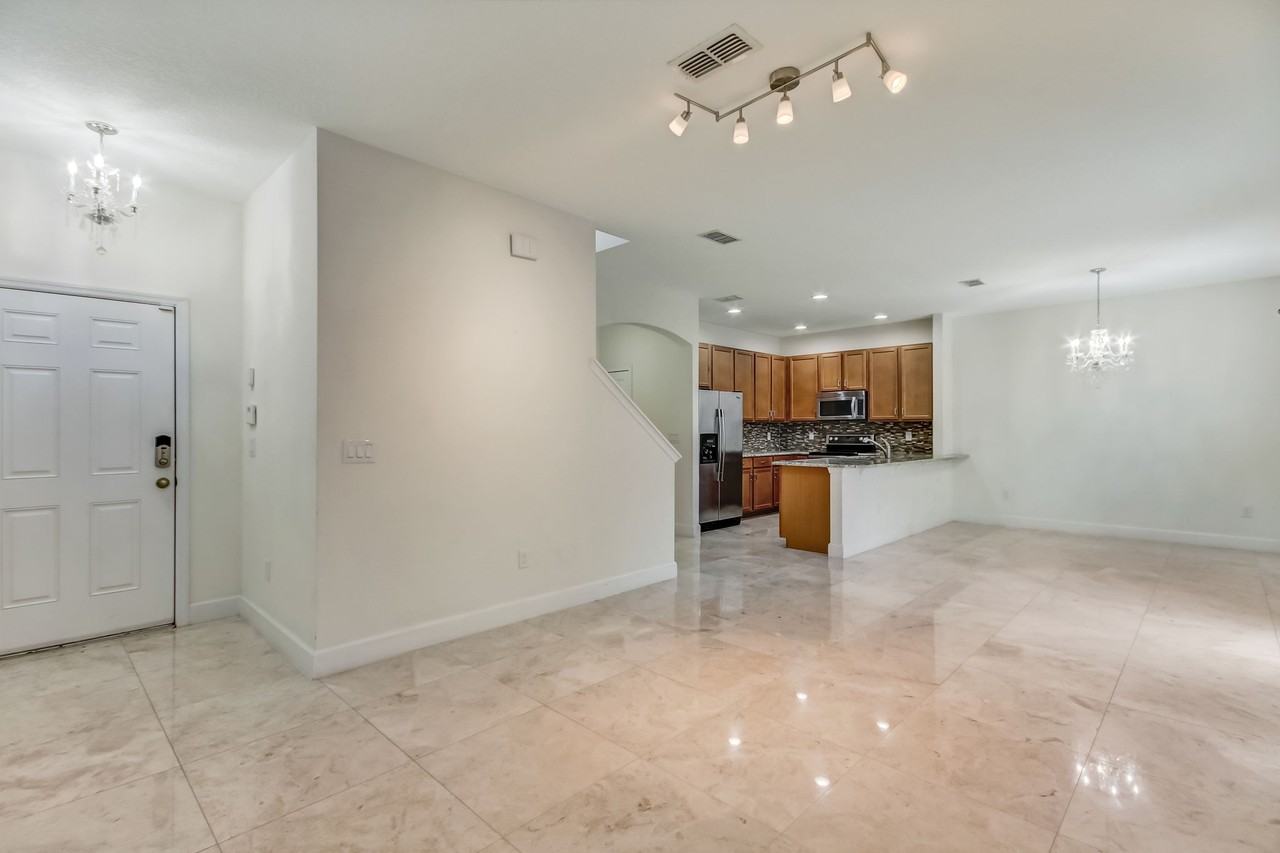 500 Las Fuentes Dr #1 - Photo 6 of 23