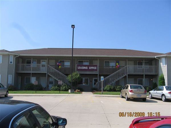 Hawkeye Village Apartments - Photo 3 of 5