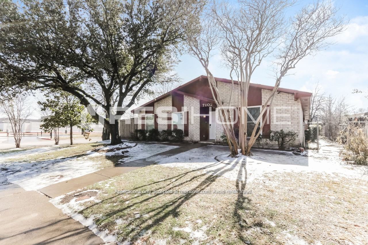 7102 Long Canyon Trl - Photo 3 of 18