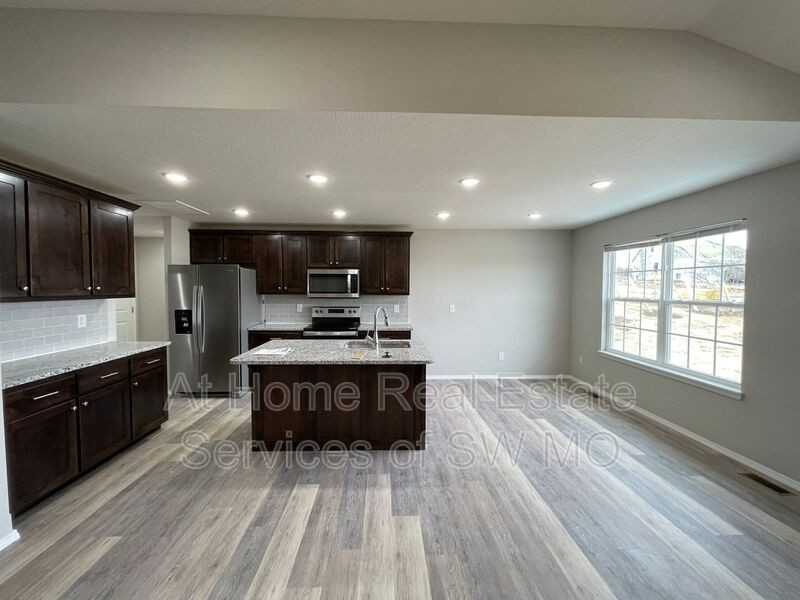 2100 N 21st St - Photo 4 of 5