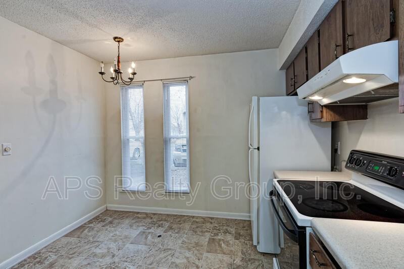 3771 Heathrow Dr - Photo 3 of 5