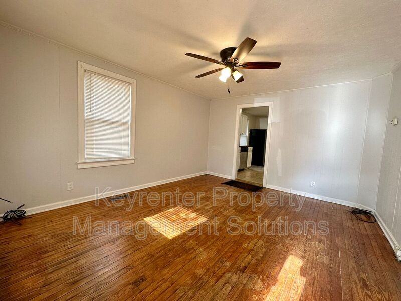1320 Shenandoah Ave - Photo 2 of 9