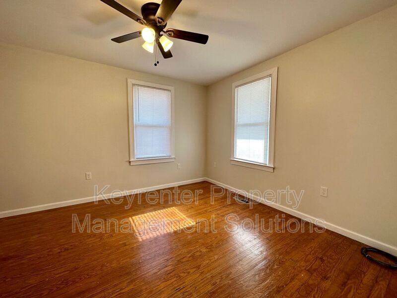 1320 Shenandoah Ave - Photo 3 of 9