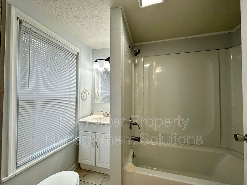 1320 Shenandoah Ave - Photo 6 of 9