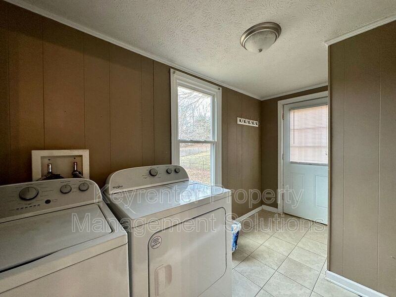 1320 Shenandoah Ave - Photo 7 of 9