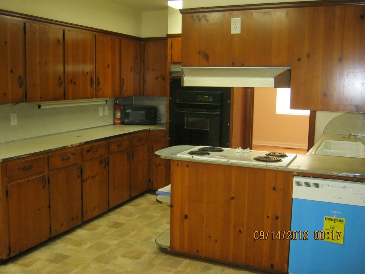 201 E 11th St - Photo 3 of 5