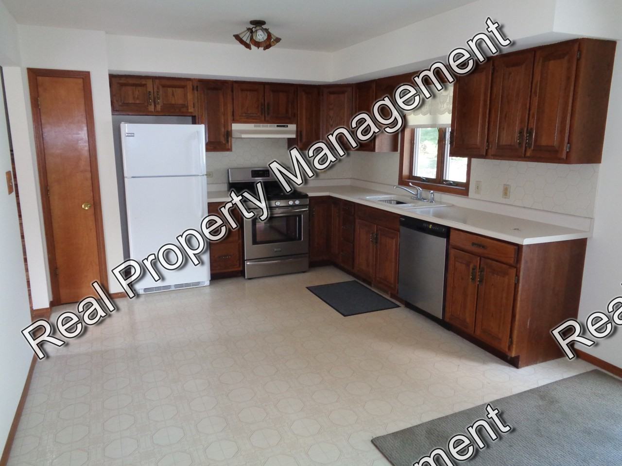 414 S Park Dr - Photo 3 of 12