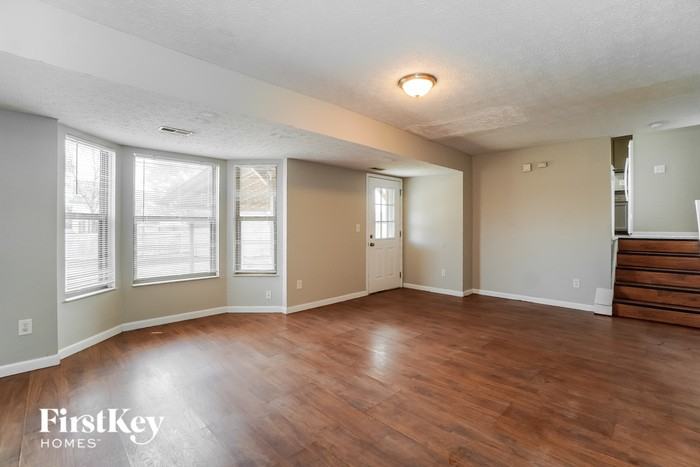 8482 Priestley Dr - Photo 3 of 15