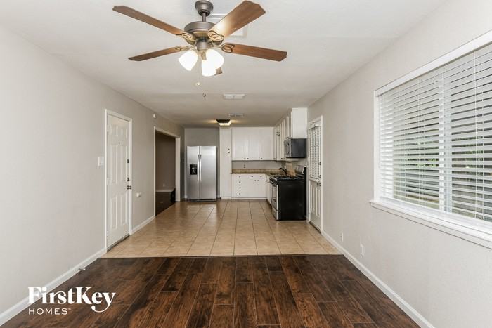 1033 Cavender Dr - Photo 3 of 15